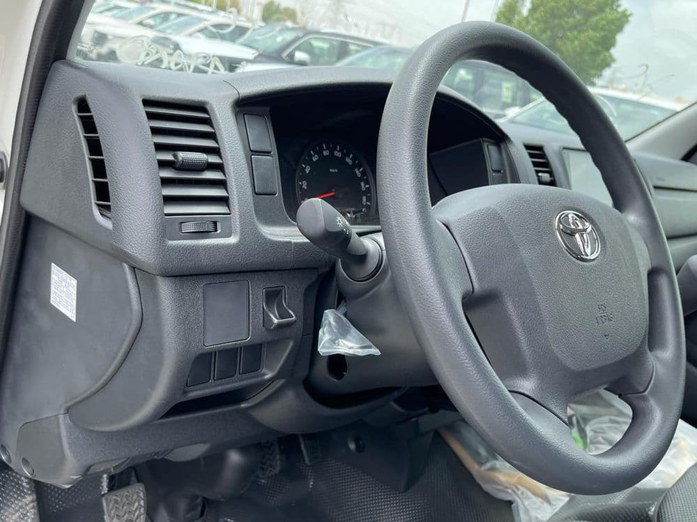 الجديد تويوتا هايس 2.5L Commuter M/T 2025