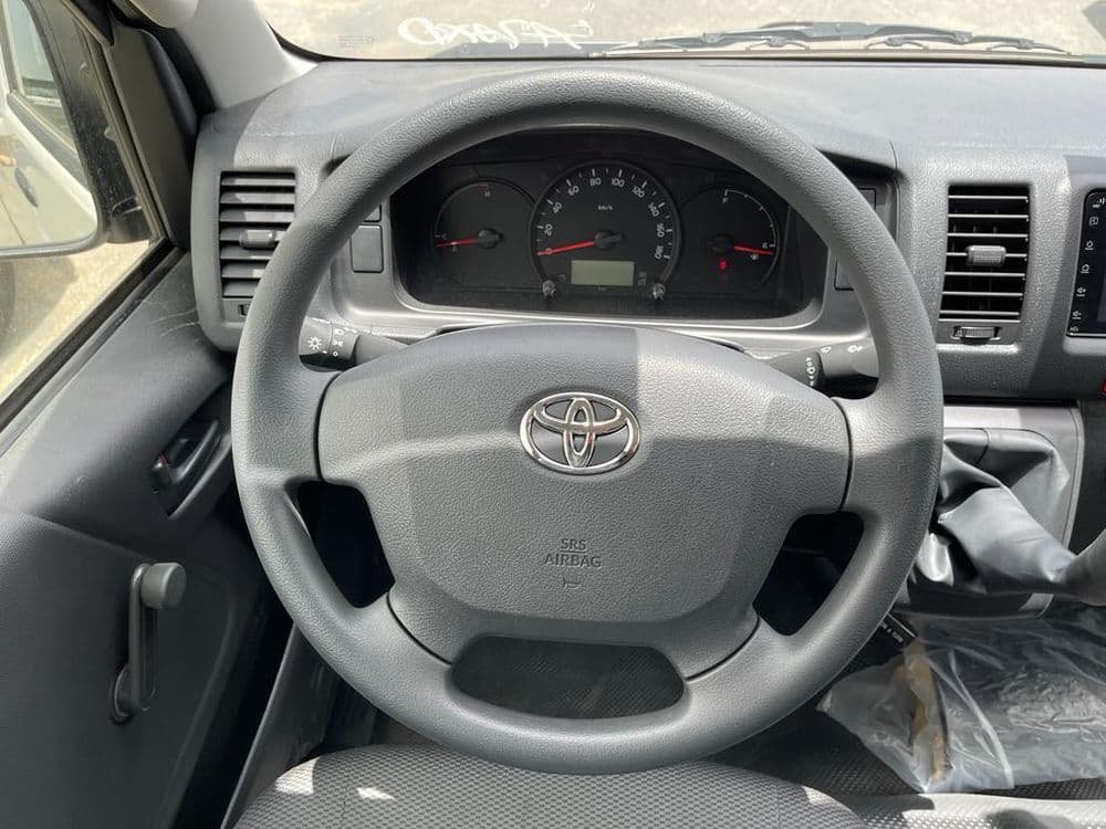 الجديد تويوتا هايس 2.5L Commuter M/T 2025