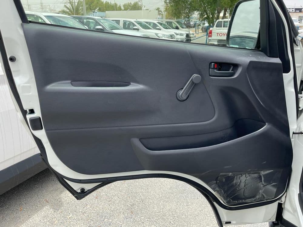 الجديد تويوتا هايس 2.5L Commuter M/T 2025