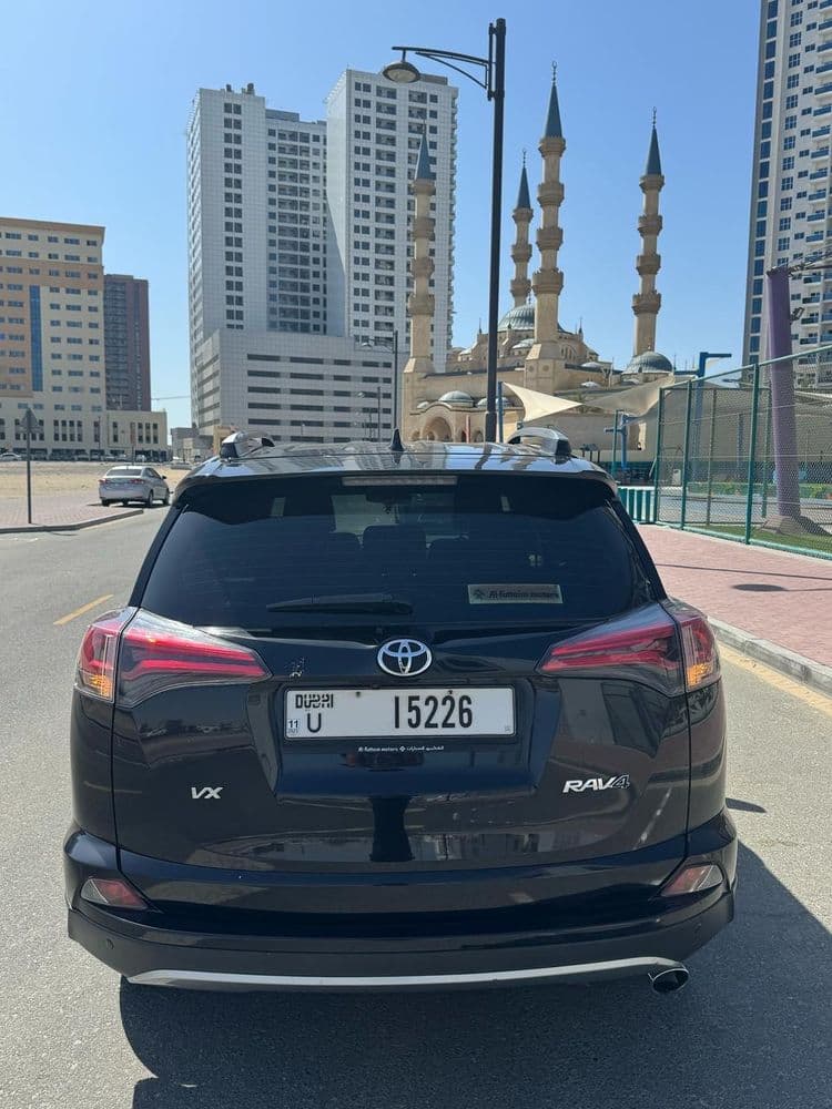 تويوتا راف4 2.5L 2WD VX 2017 مستعملة