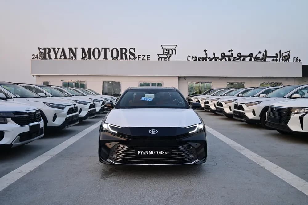 New Toyota Camry 2.5L Limited HEV 215 HP 2025