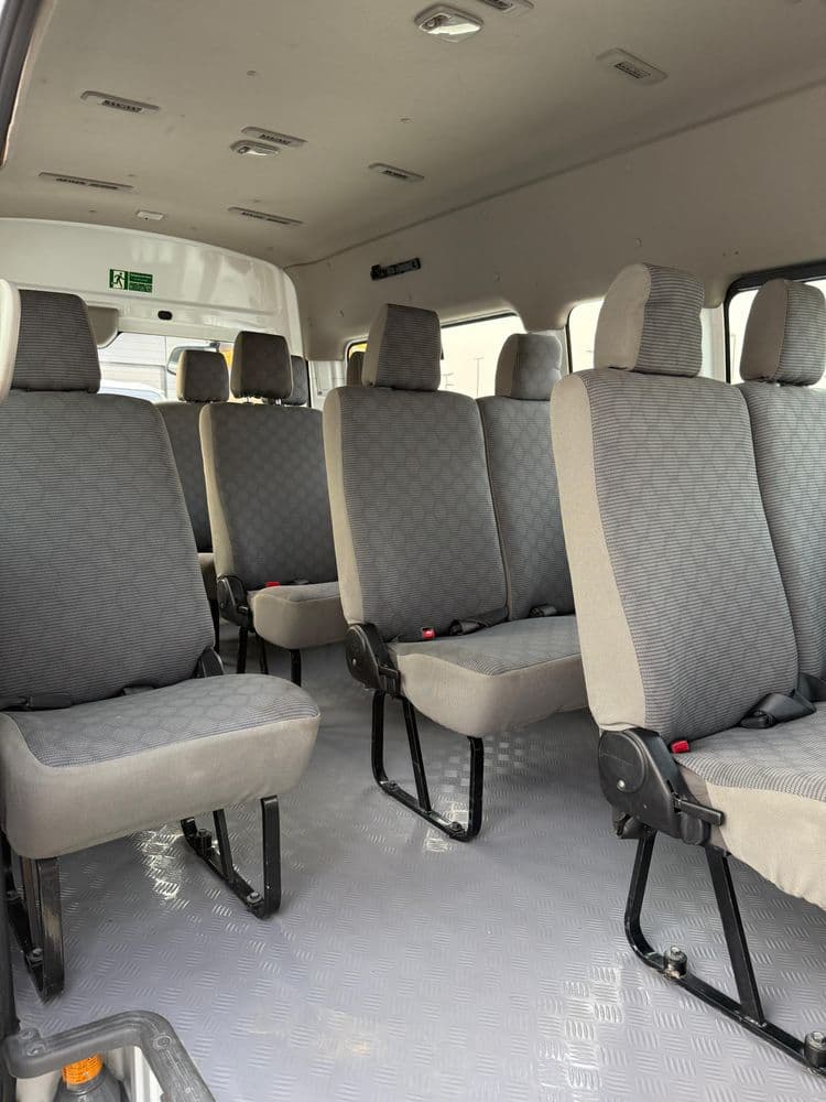 مستعملة نيسان أورفان 13-Seater A/T 4-Door 2021