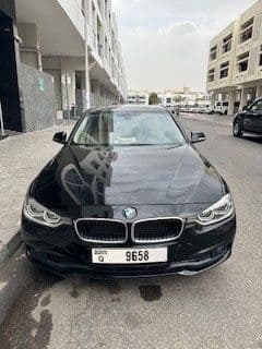 مستعملة بي إم دبليو الفئة الثالثة - سيدان 318i 2018