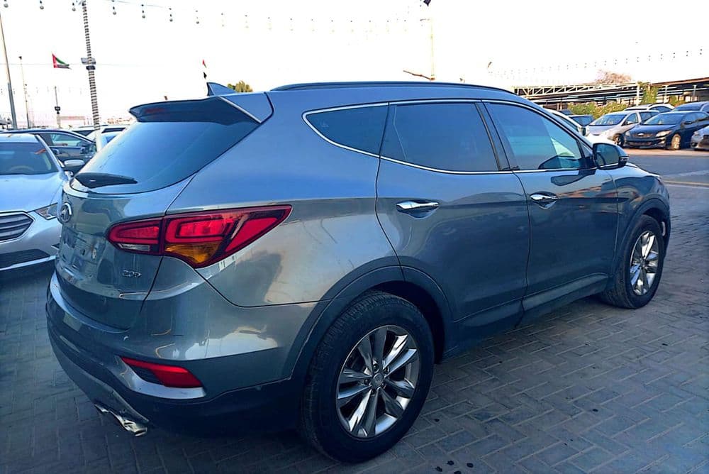 هيونداي سانتافيه 2.0L 2018 مستعملة