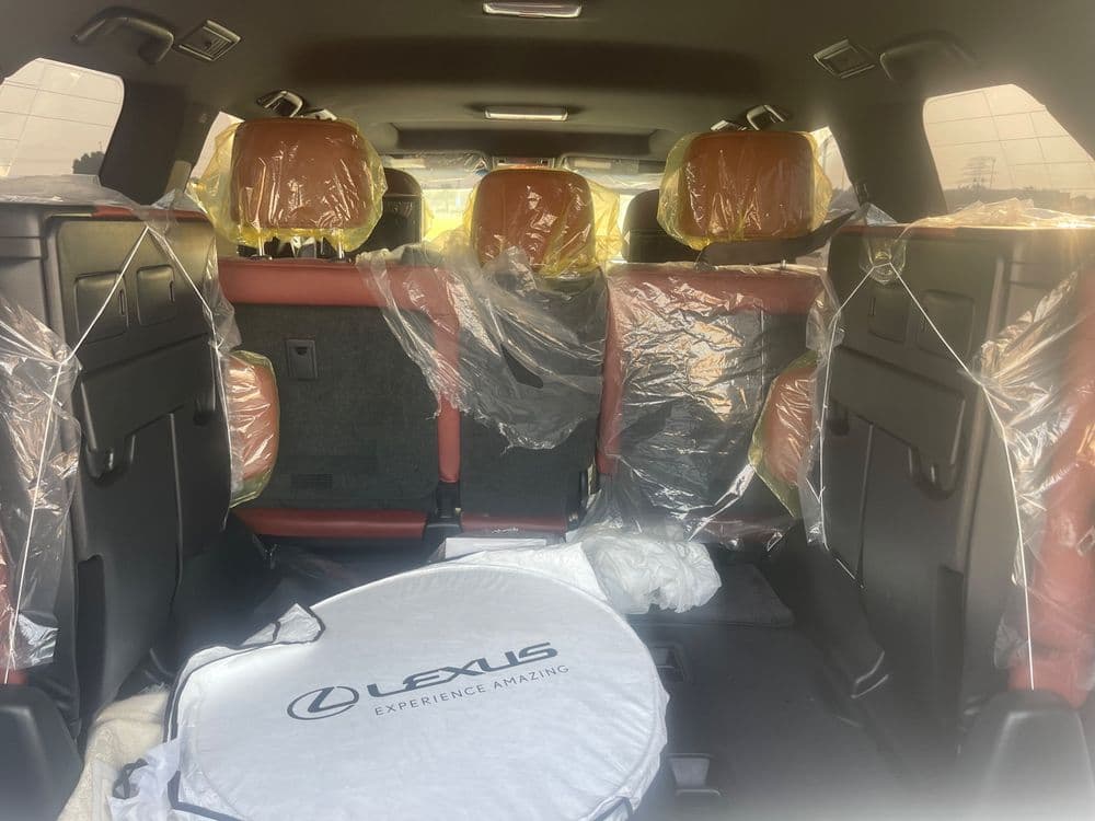 لكزس أل أكس 570 5 door 5.7L 2021 مستعملة