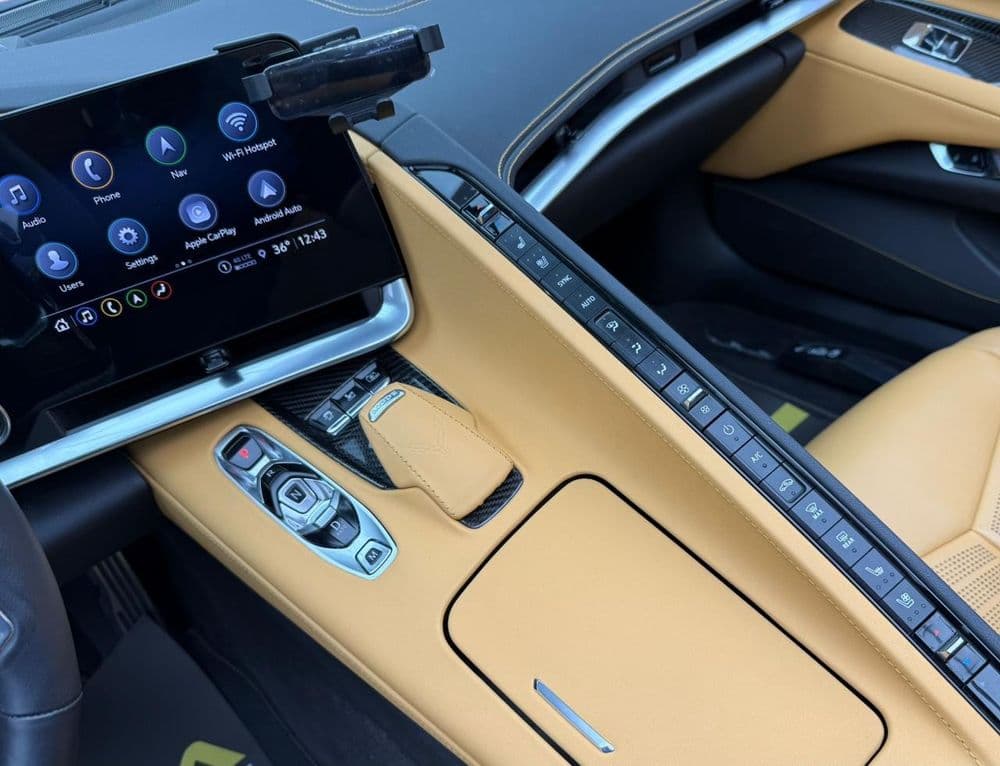 مستعملة شفروليه كورفيت 6.2L 2LT Convertible 2023