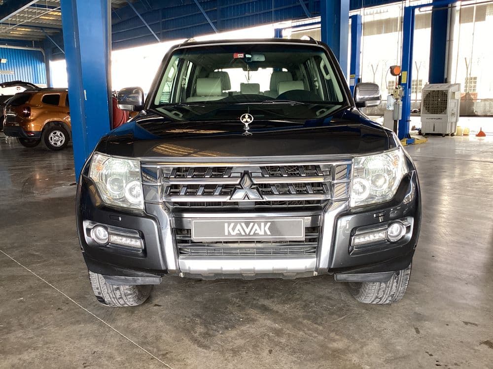 ميتسوبيشي باجيرو 2016 مستعملة