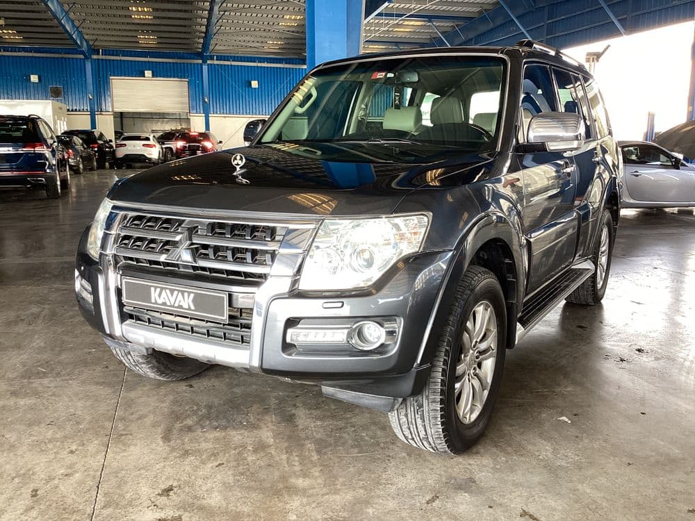 ميتسوبيشي باجيرو 2016 مستعملة