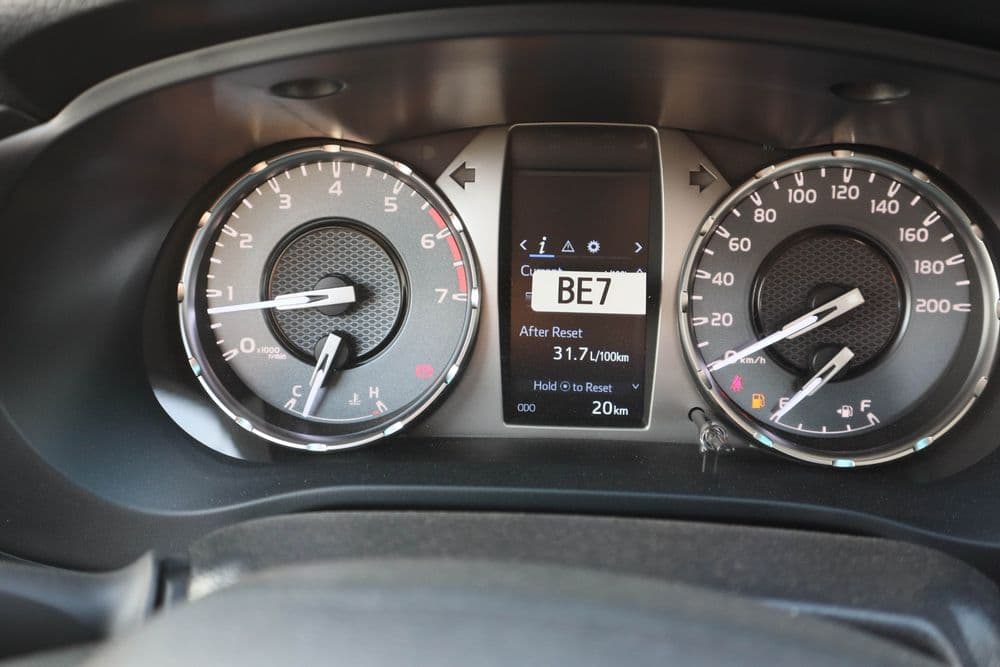 New Toyota Hilux 2.7 Single Cab 4x2 M/T Top 2025