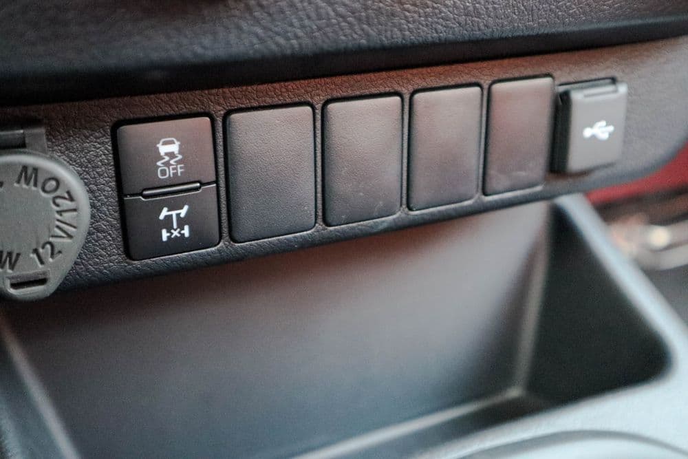 New Toyota Hilux 2.7 Single Cab 4x2 M/T Top 2025