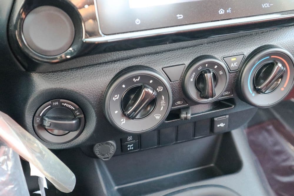 New Toyota Hilux 2.7 Single Cab 4x2 M/T Top 2025