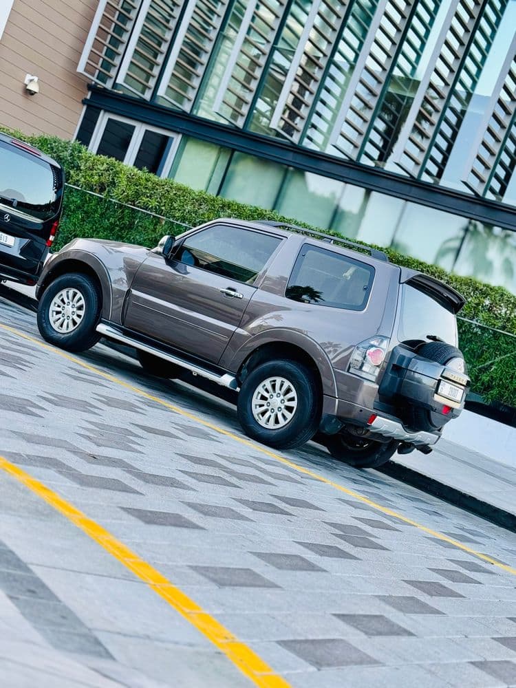 مستعملة ميتسوبيشي باجيرو 3.5L 3 Door Mid 2015