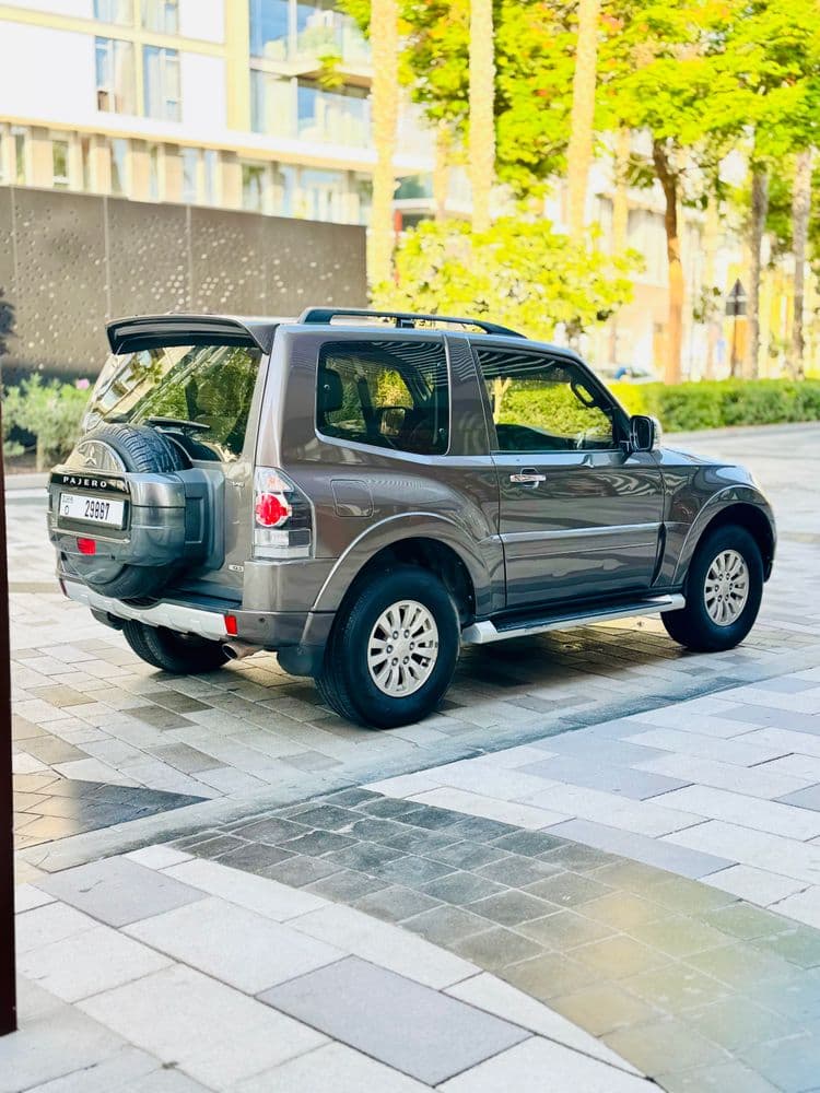 مستعملة ميتسوبيشي باجيرو 3.5L 3 Door Mid 2015