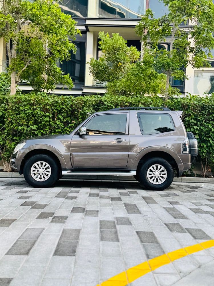 مستعملة ميتسوبيشي باجيرو 3.5L 3 Door Mid 2015