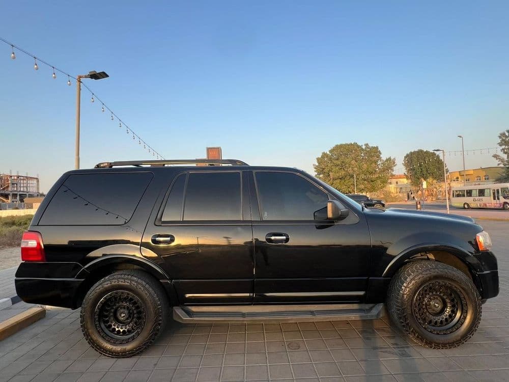 فورد اكسبدشن 5.4L XLT بريميوم 2017 مستعملة