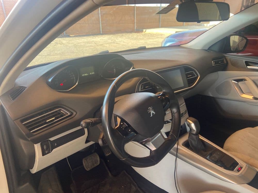 مستعملة بيجو 308 2015