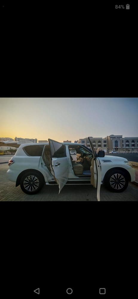 نيسان باترول 5.6L LE Titanium 2012 مستعملة