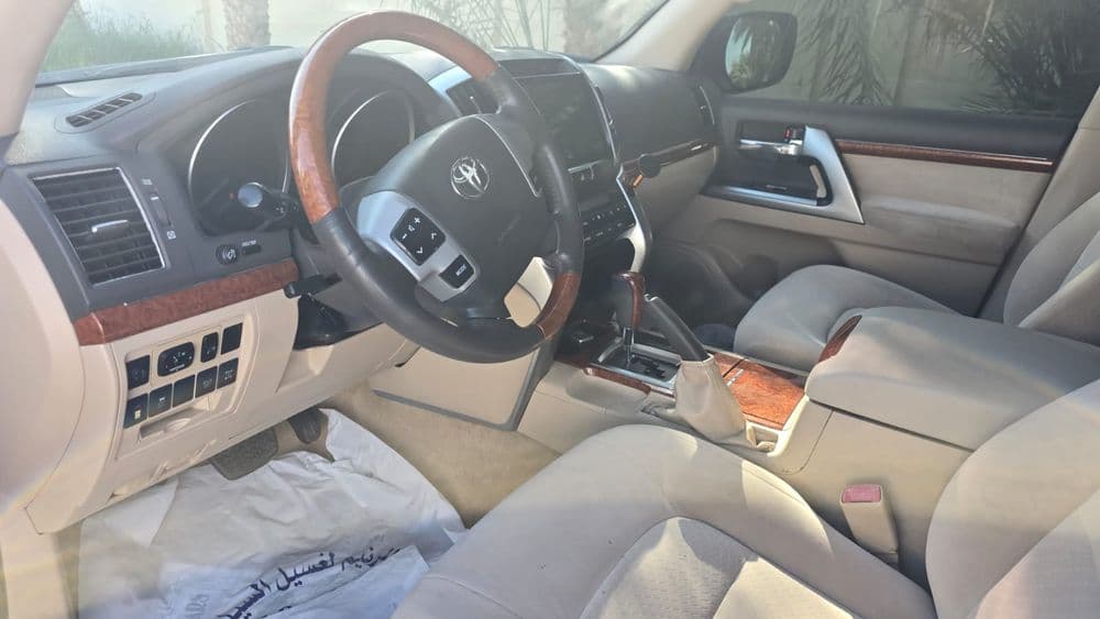 تويوتا لاند كروزر 5.7 VXR 2015 مستعملة