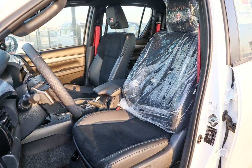 تويوتا هايلكس 4.0L GR Sport 4x4 2025 الجديد