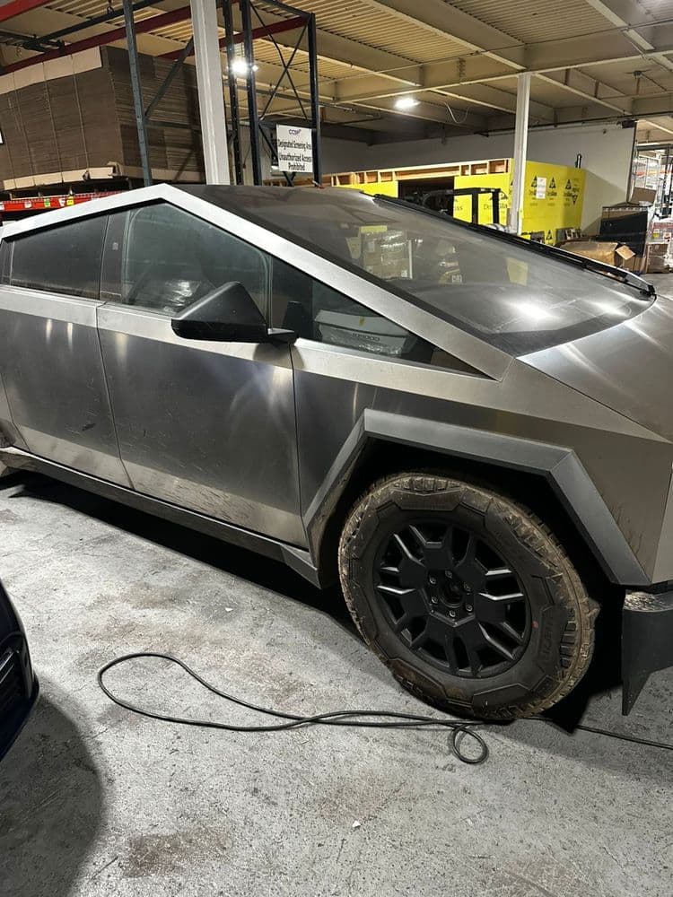 New Tesla Cybertruck 123 kWh Cyberbeast Tri Motor AWD (845 Hp) 2024