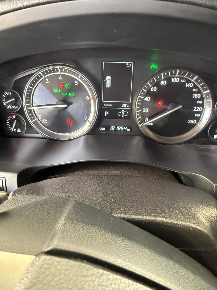 لكزس أل أكس 570 5 door 5.7L 2017 مستعملة