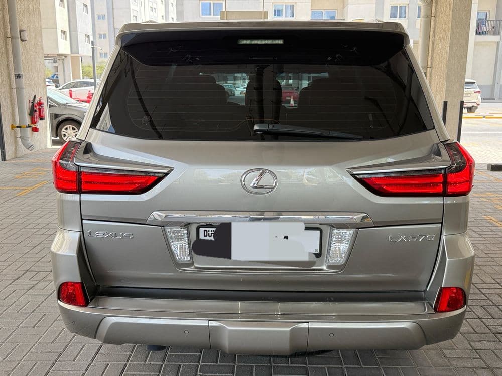 لكزس أل أكس 570 5 door 5.7L 2017 مستعملة