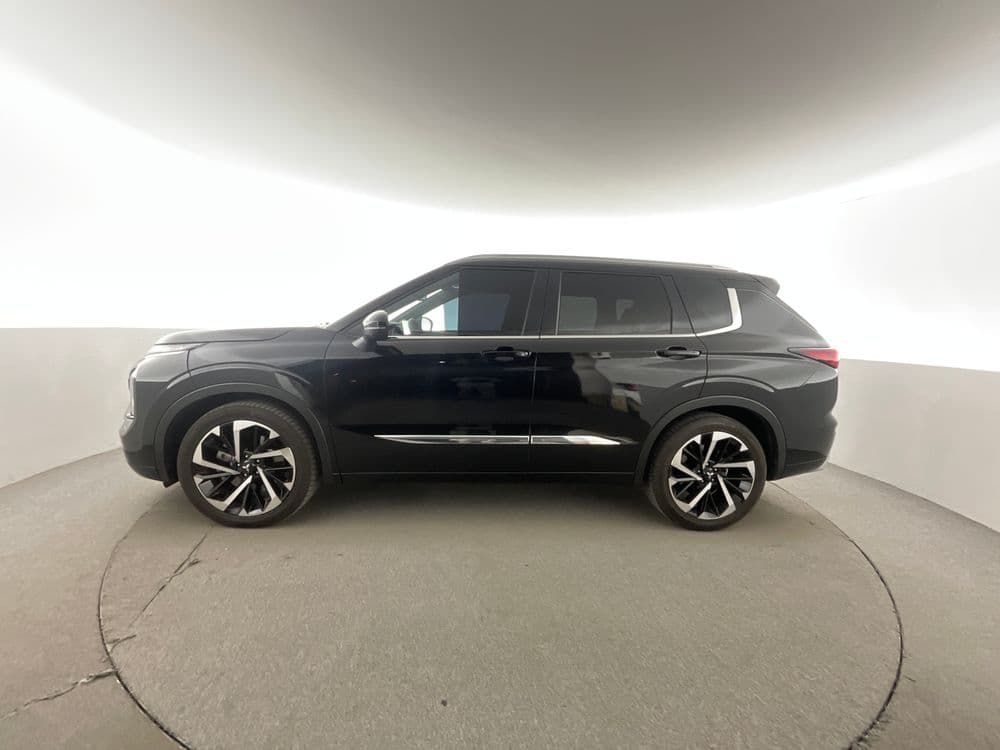 ميتسوبيشي أوت لاندر 2023 مستعملة