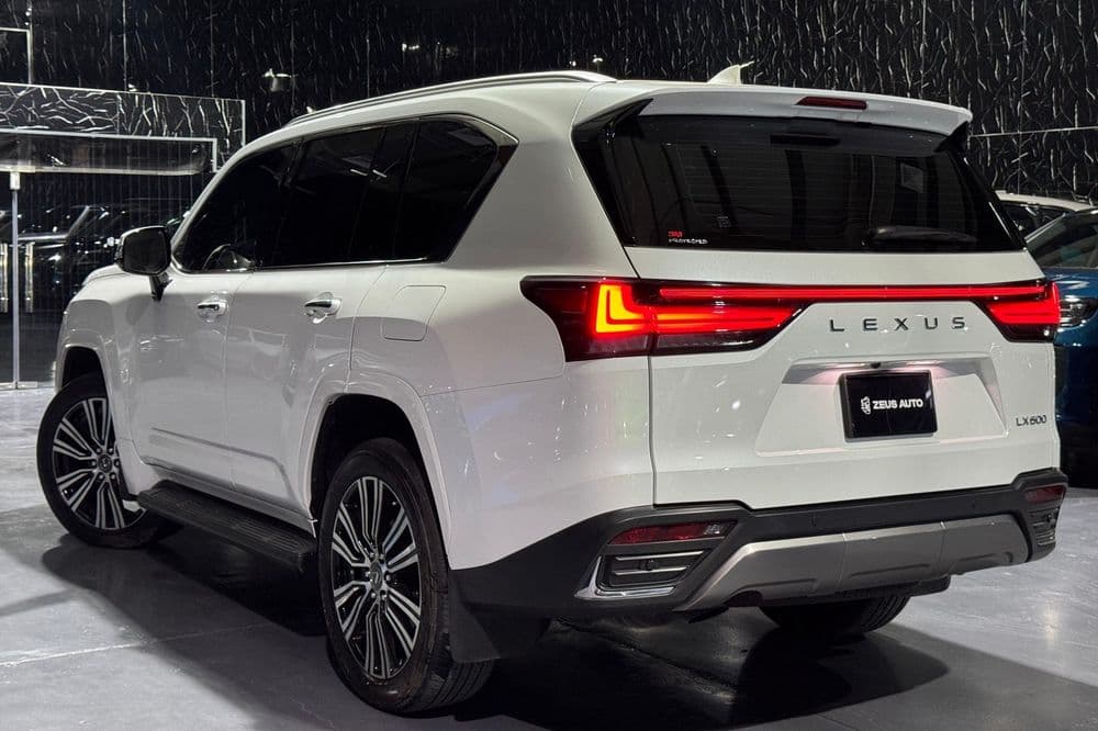 لكزس أل أكس 2023 مستعملة