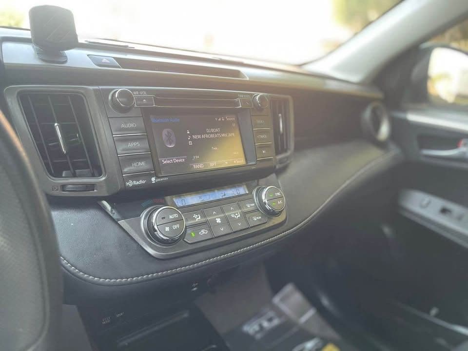 مستعملة تويوتا راف4 2015