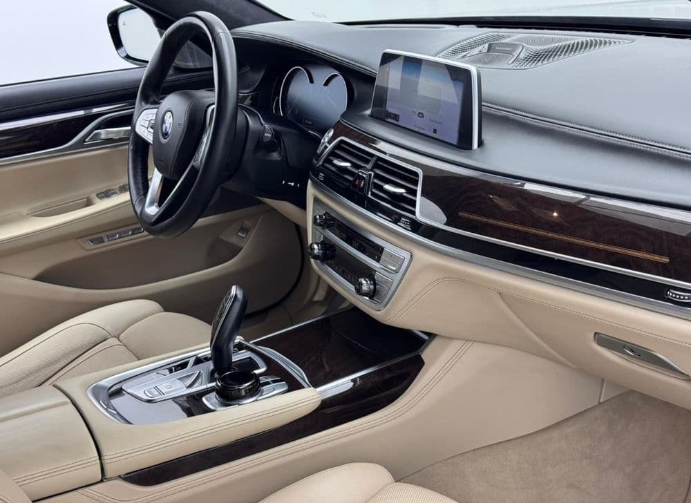 مستعملة بي إم دبليو 7 سيريز 750Li xDrive 2016