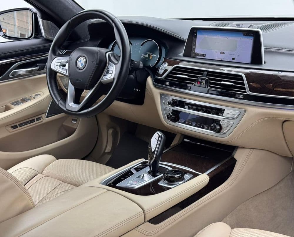 مستعملة بي إم دبليو 7 سيريز 750Li xDrive 2016