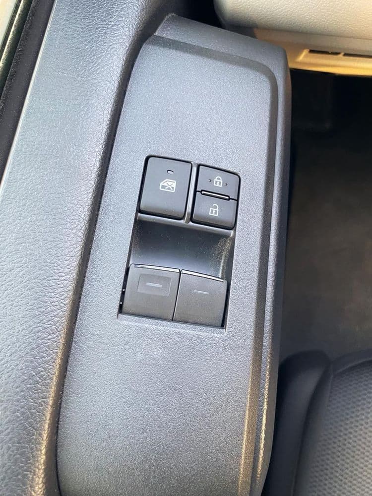 الجديد تويوتا هايس 2.8L Commuter A/T 2025