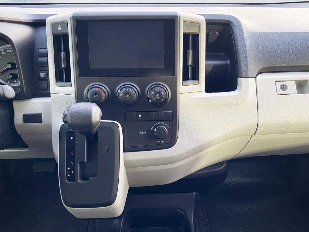 الجديد تويوتا هايس 2.8L Commuter A/T 2025