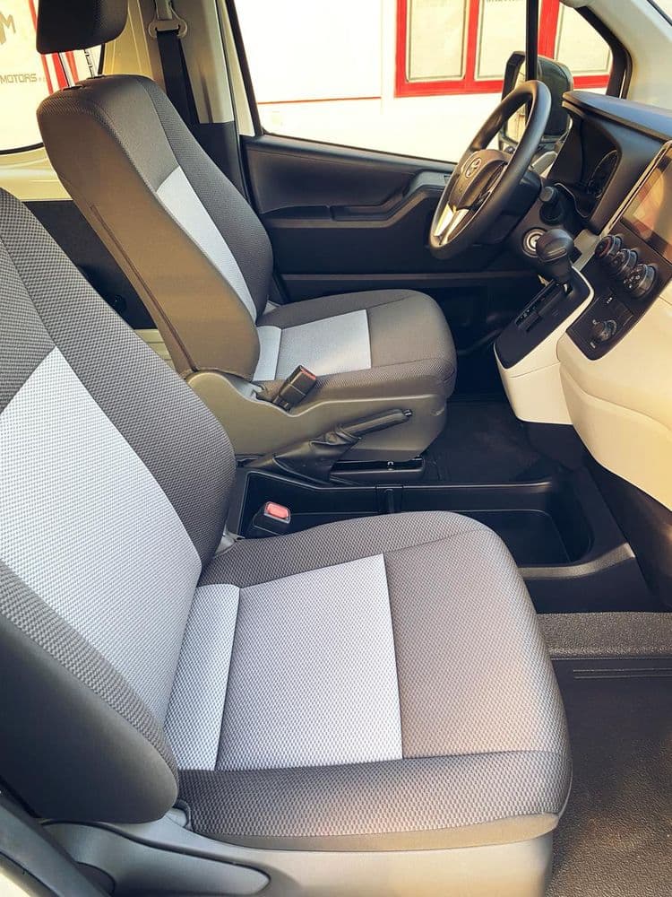 الجديد تويوتا هايس 2.8L Commuter A/T 2025