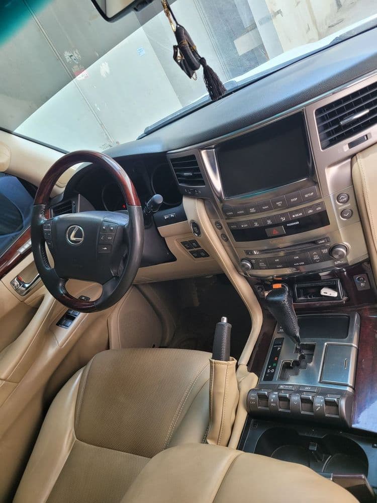 Used Lexus LX 570 Premier 2010