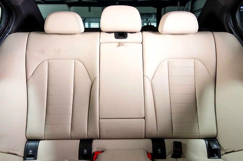 مستعملة بي إم دبليو الفئة الثالثة - سيدان 330i 2019