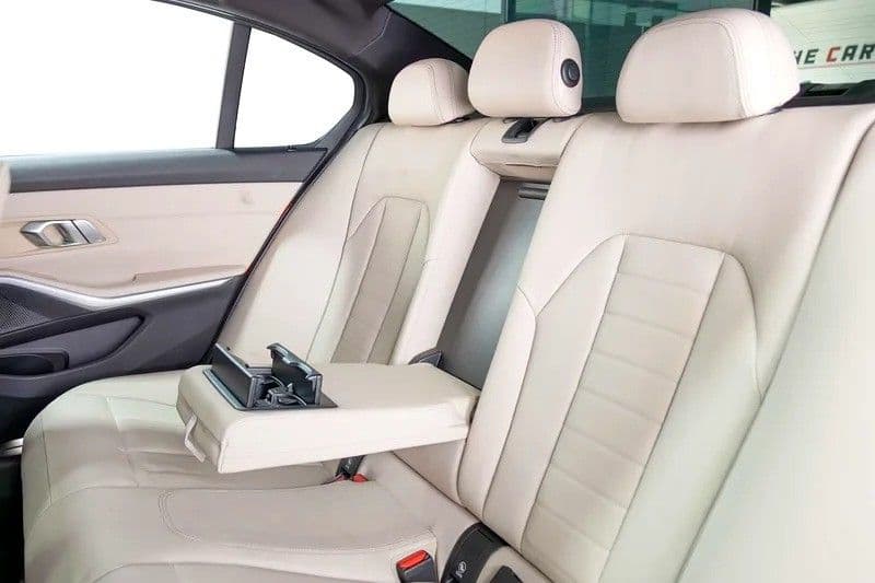 مستعملة بي إم دبليو الفئة الثالثة - سيدان 330i 2019