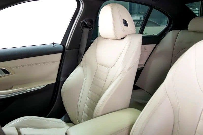 مستعملة بي إم دبليو الفئة الثالثة - سيدان 330i 2019