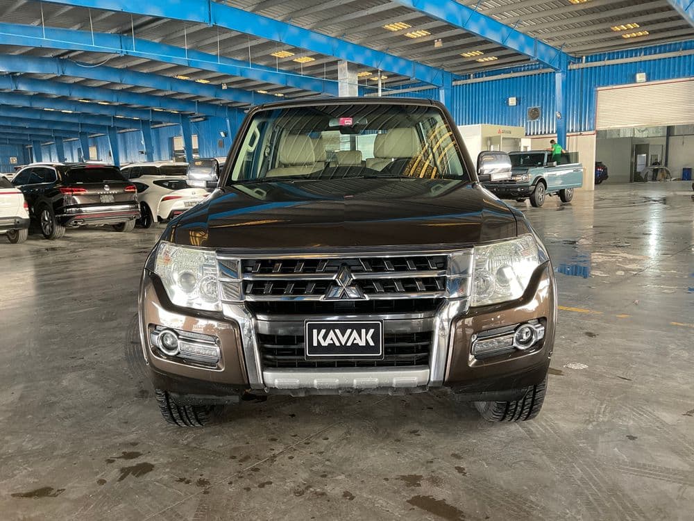 ميتسوبيشي باجيرو 2017 مستعملة