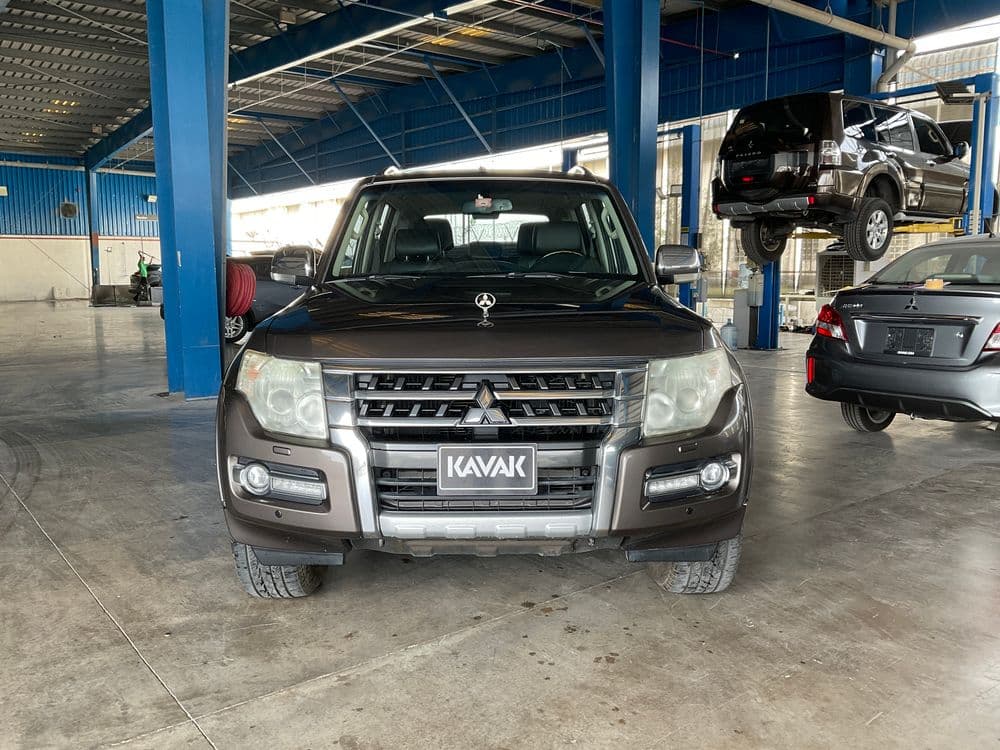 ميتسوبيشي باجيرو 2015 مستعملة