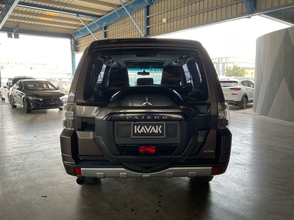 ميتسوبيشي باجيرو 2015 مستعملة