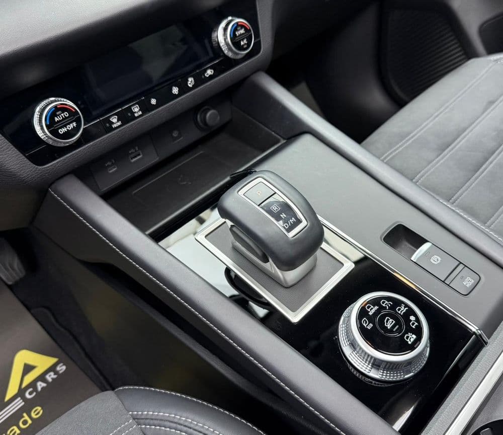 ميتسوبيشي أوت لاندر 2023 مستعملة