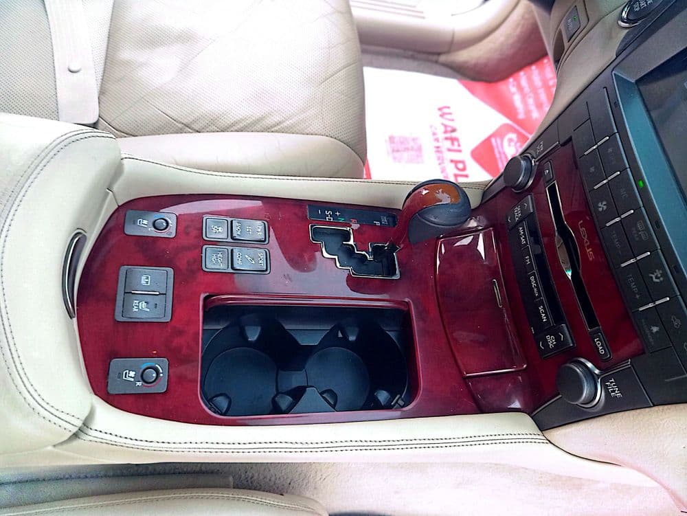 لكزس أل أس 460 4 door 4.6L SWB 2009 مستعملة