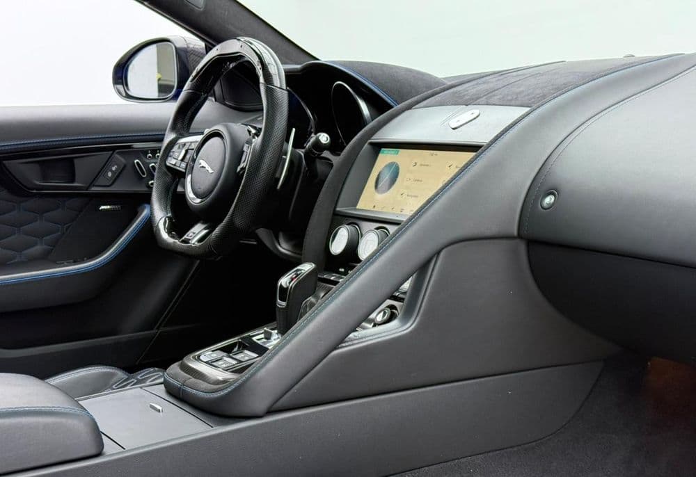 جاكوار أف-تايب كوبيه 5.0L SVR AWD 575 PS 2019 مستعملة