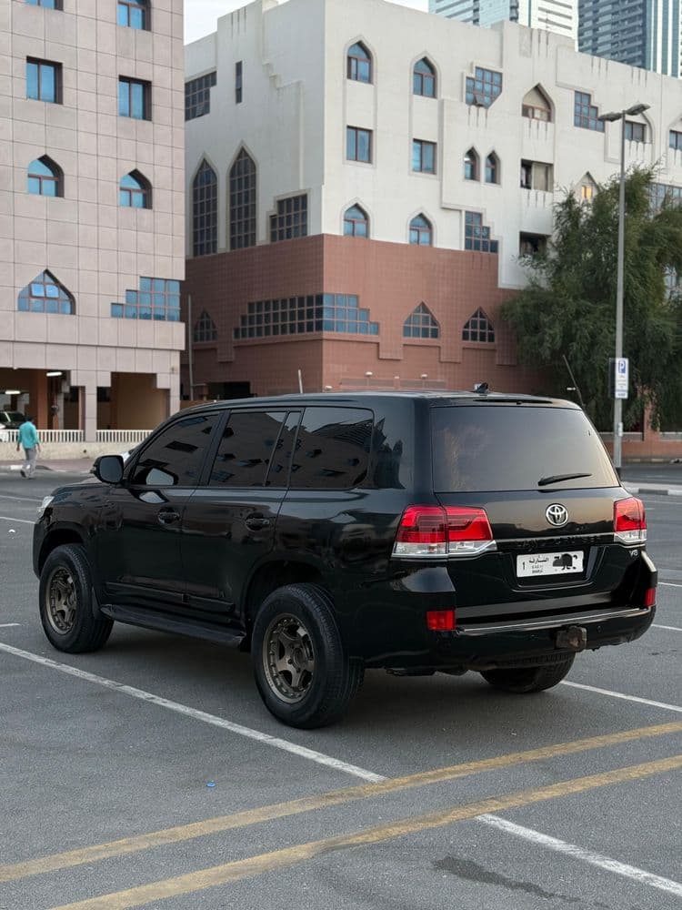 New Toyota Land Cruiser 5.7 GXR 2011
