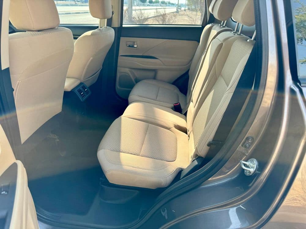 ميتسوبيشي أوتلاندر 2.4L GLX Mid Option (7-Seater) 2022 مستعملة