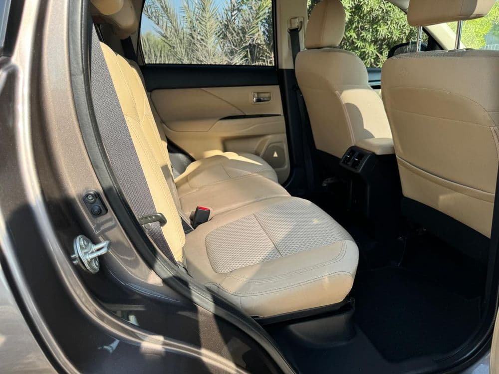 ميتسوبيشي أوتلاندر 2.4L GLX Mid Option (7-Seater) 2022 مستعملة
