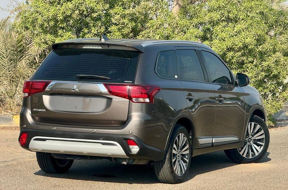 ميتسوبيشي أوتلاندر 2.4L GLX Mid Option (7-Seater) 2022 مستعملة