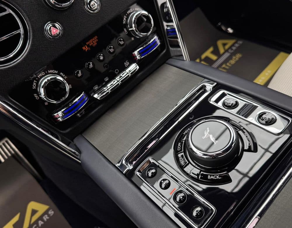 رولز رويس كولينان 6.75L Twin-Turbo (563 HP) 2023 مستعملة