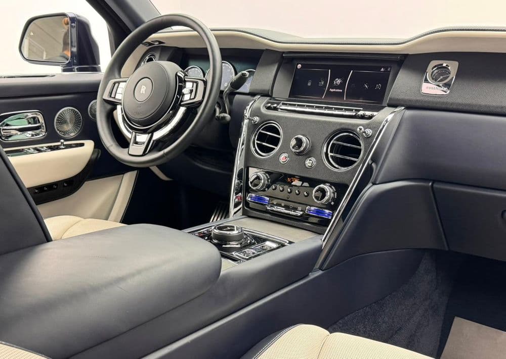 رولز رويس كولينان 6.75L Twin-Turbo (563 HP) 2023 مستعملة